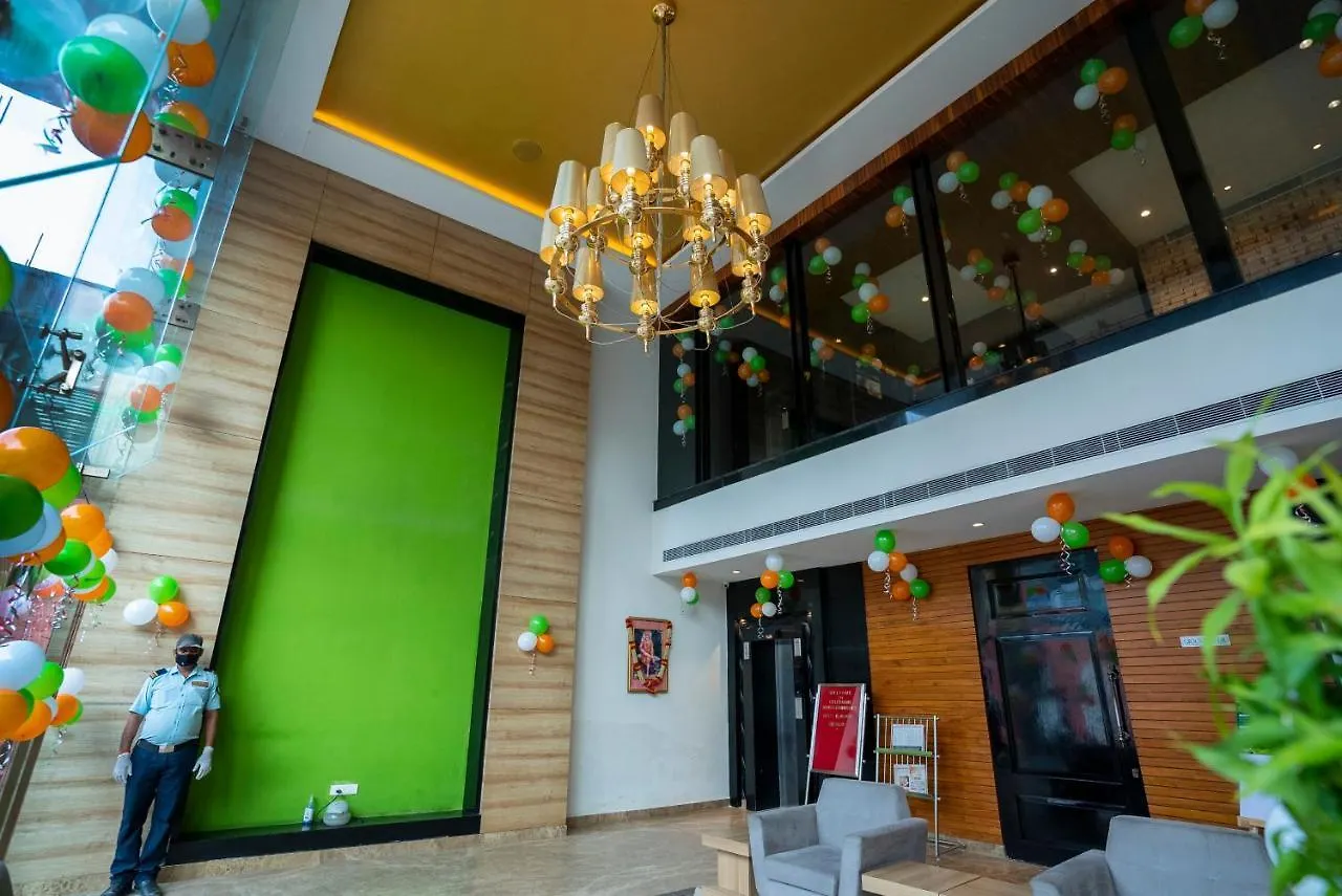 Celebrant Hotel فاراناسي