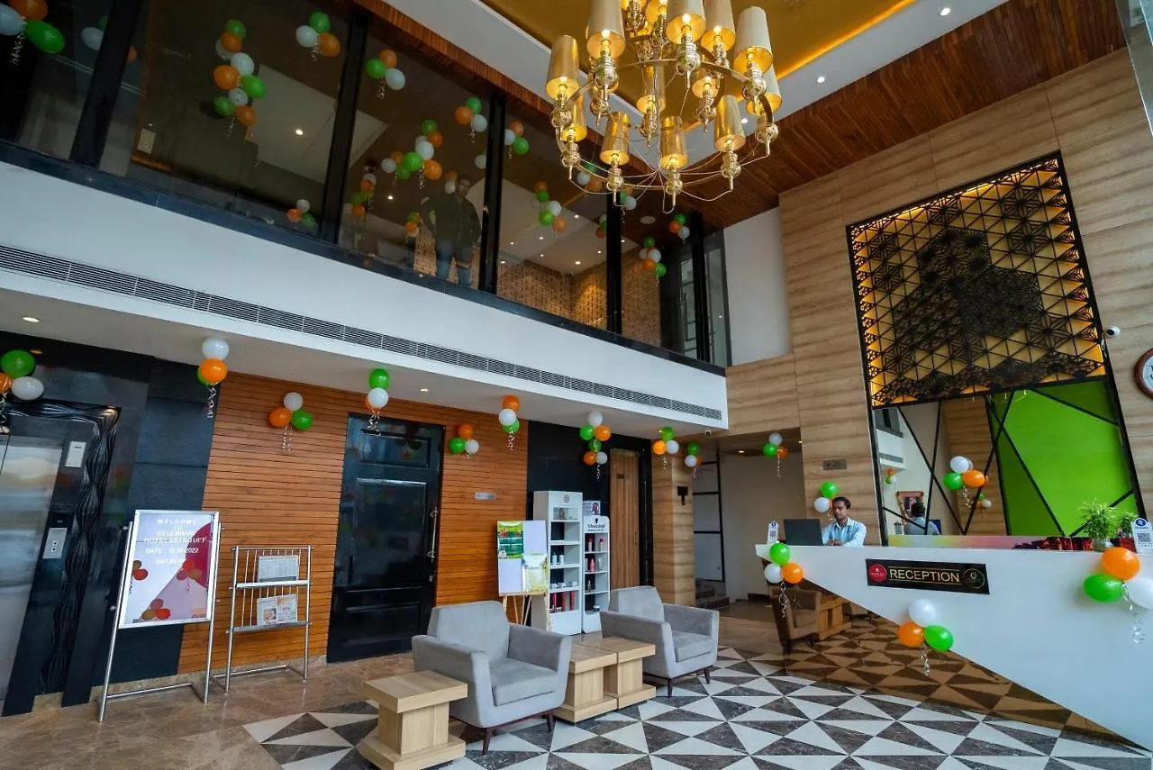 Celebrant Hotel فاراناسي