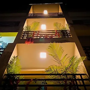 Hotel The White Canyon, Varanasi